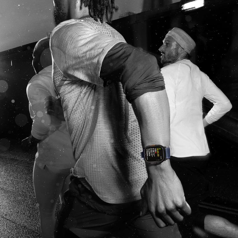 Apple_Watch_Ultra_2_49mm_Natural_Titanium_Milanese_Loop_Natural_PDP_Image_Position_7__en-ME