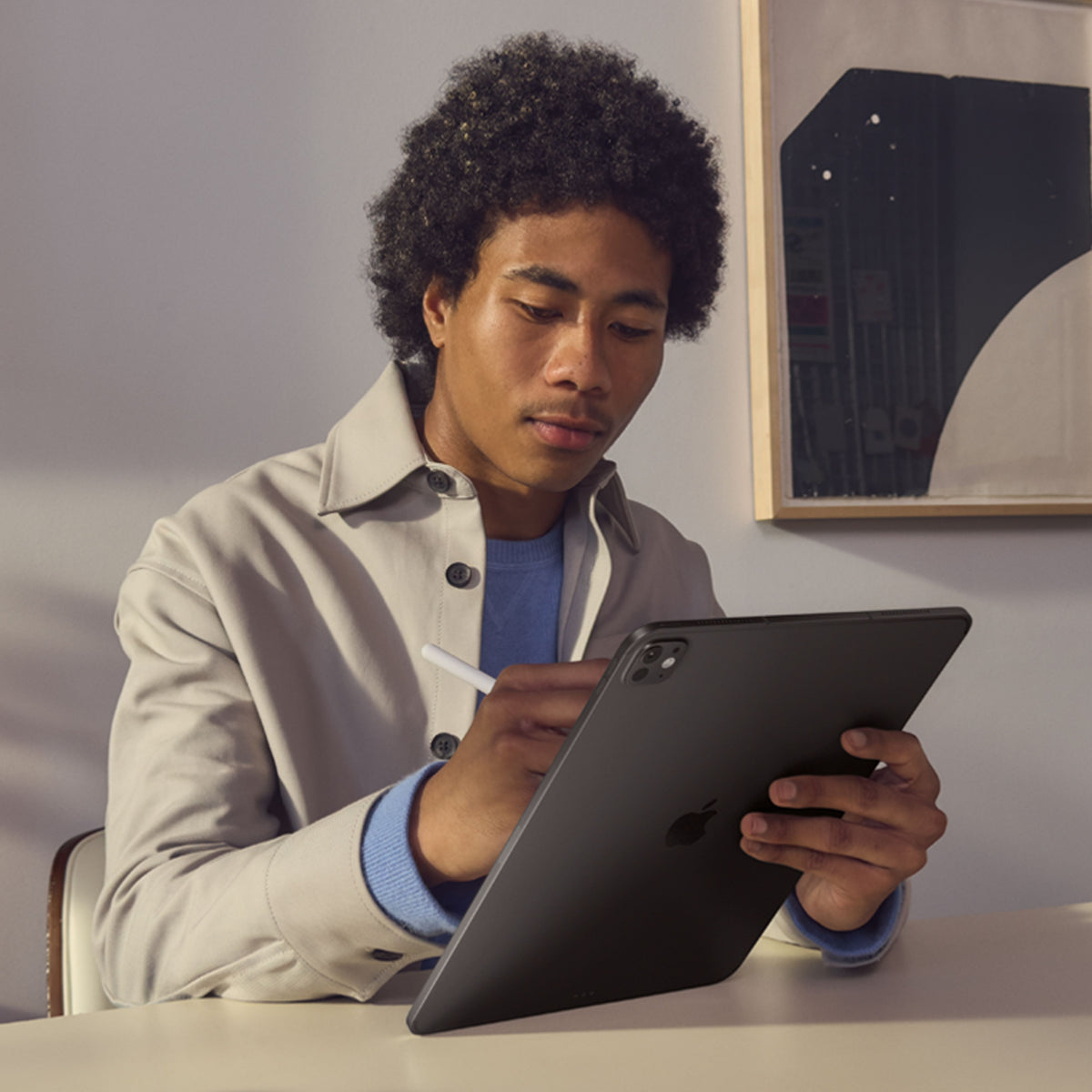 iPad_Pro_11-in_M5_Cellular_Space_Black_PDP_Image_Position_5__en-ME