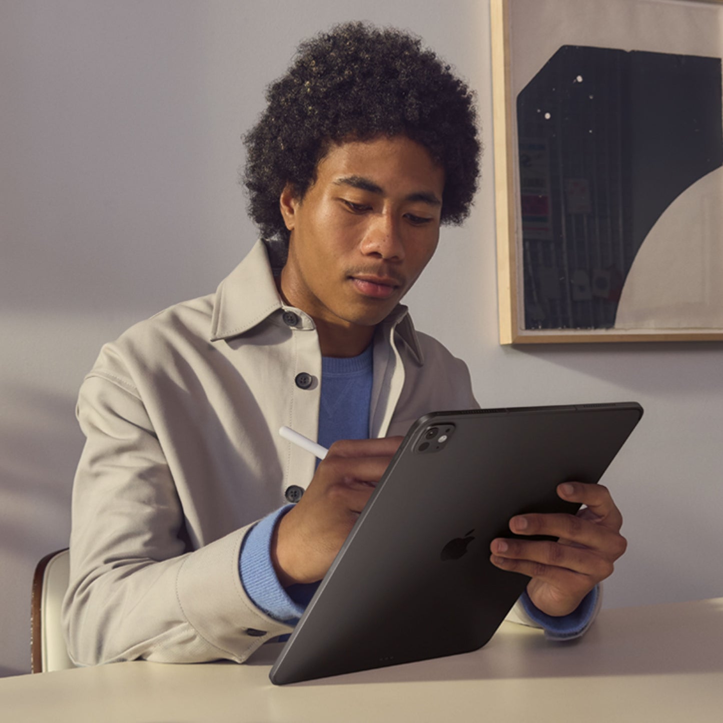 iPad_Pro_13-in_M5_Cellular_Silver_PDP_Image_Position_5__en-ME
